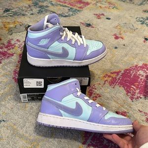 Jordan 1, grade school size 5.5, lilac purple and blue